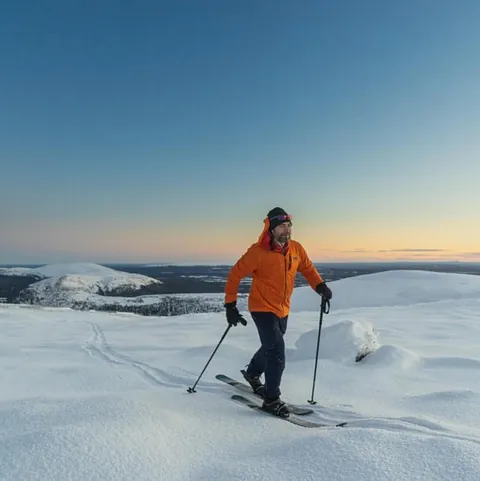 Lumikengät ja -sauvat